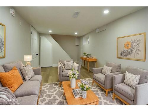 32 Vansitmart Avenue, Hamilton, ON - Indoor Photo Showing Living Room