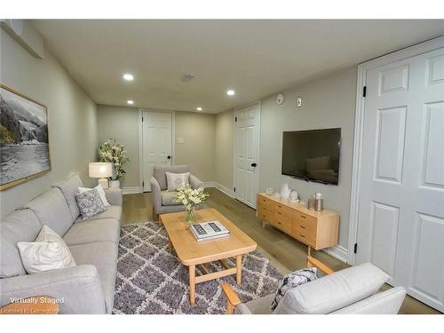 32 Vansitmart Avenue, Hamilton, ON - Indoor Photo Showing Living Room