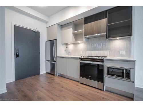 Ph03-395 Dundas Street W, Oakville, ON - Indoor Photo Showing Kitchen With Stainless Steel Kitchen