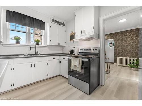 437 Niagara Street, Welland, ON - Indoor Photo Showing Kitchen With Double Sink