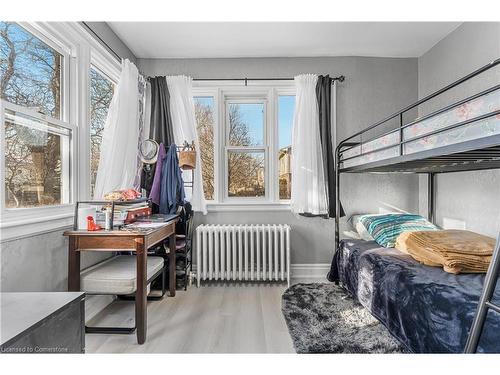 437 Niagara Street, Welland, ON - Indoor Photo Showing Bedroom