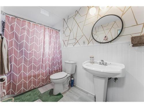 437 Niagara Street, Welland, ON - Indoor Photo Showing Bathroom