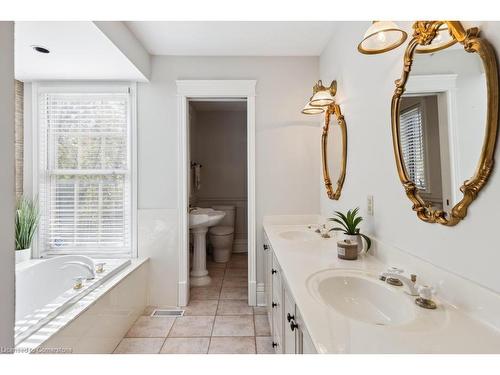 113/115 Claremont Drive, Hamilton, ON - Indoor Photo Showing Bathroom