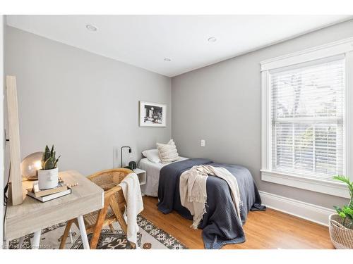 113/115 Claremont Drive, Hamilton, ON - Indoor Photo Showing Bedroom