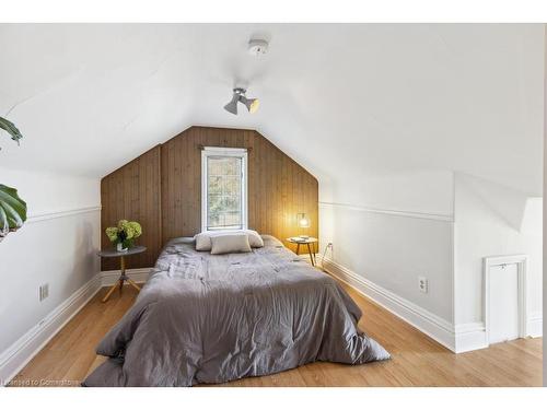 113/115 Claremont Drive, Hamilton, ON - Indoor Photo Showing Bedroom