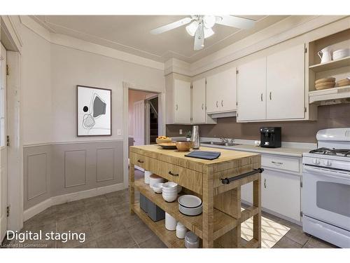 113/115 Claremont Drive, Hamilton, ON - Indoor Photo Showing Kitchen