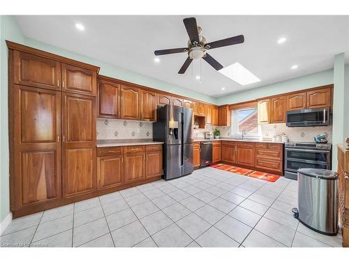 33 Tallman Street, Stoney Creek, ON - Indoor Photo Showing Kitchen