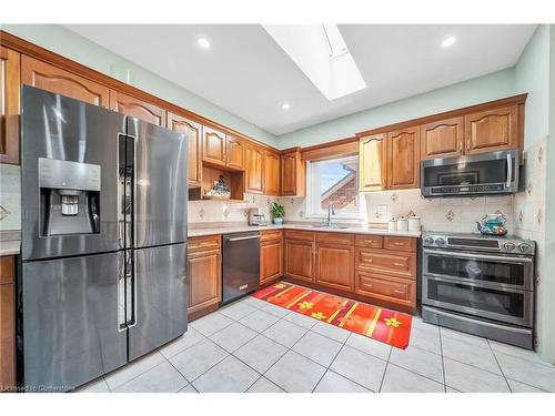 33 Tallman Street, Stoney Creek, ON - Indoor Photo Showing Kitchen