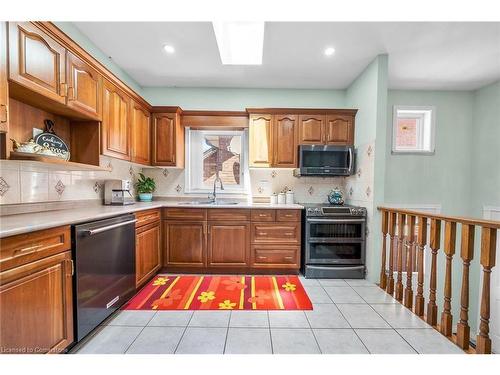 33 Tallman Street, Stoney Creek, ON - Indoor Photo Showing Kitchen