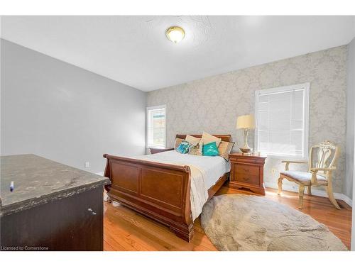 33 Tallman Street, Stoney Creek, ON - Indoor Photo Showing Bedroom