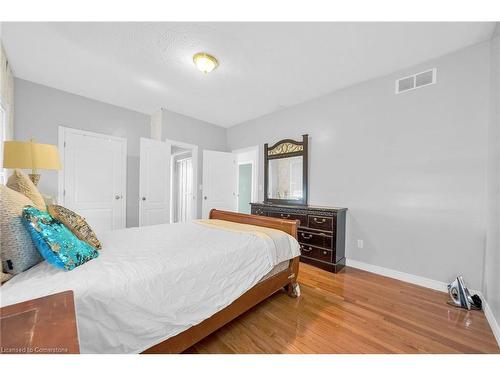 33 Tallman Street, Stoney Creek, ON - Indoor Photo Showing Bedroom