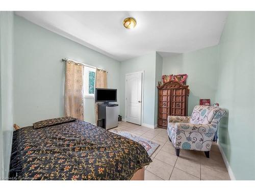 33 Tallman Street, Stoney Creek, ON - Indoor Photo Showing Bedroom