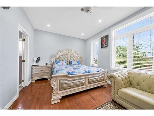 33 Tallman Street, Stoney Creek, ON - Indoor Photo Showing Bedroom