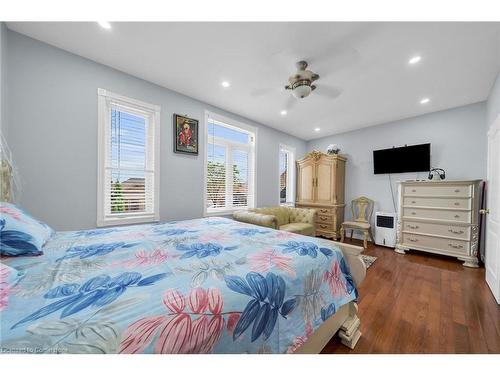 33 Tallman Street, Stoney Creek, ON - Indoor Photo Showing Bedroom