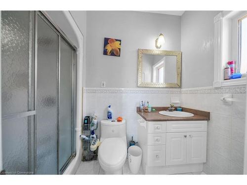 33 Tallman Street, Stoney Creek, ON - Indoor Photo Showing Bathroom