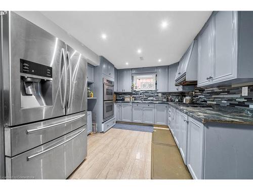 33 Tallman Street, Stoney Creek, ON - Indoor Photo Showing Kitchen With Upgraded Kitchen