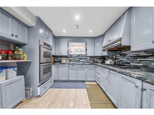 33 Tallman Street, Stoney Creek, ON - Indoor Photo Showing Kitchen With Upgraded Kitchen