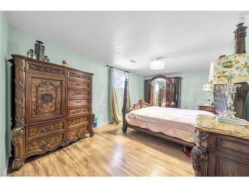 33 Tallman Street, Stoney Creek, ON - Indoor Photo Showing Bedroom