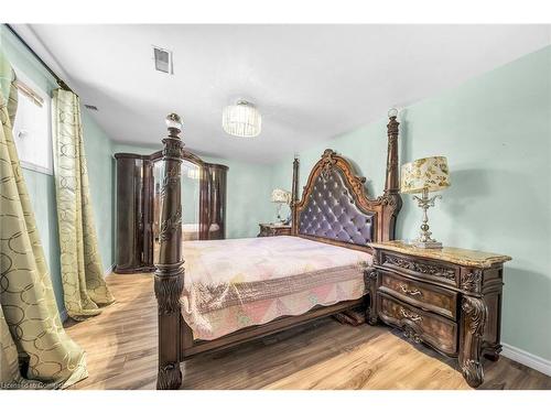 33 Tallman Street, Stoney Creek, ON - Indoor Photo Showing Bedroom