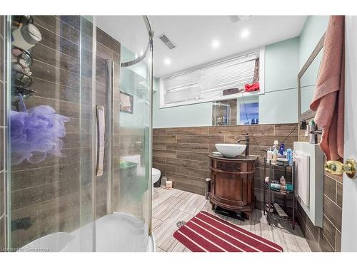 33 Tallman Street, Stoney Creek, ON - Indoor Photo Showing Bathroom