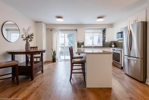 46-710 Spring Gardens Road, Burlington, ON - Indoor Photo Showing Kitchen With Stainless Steel Kitchen