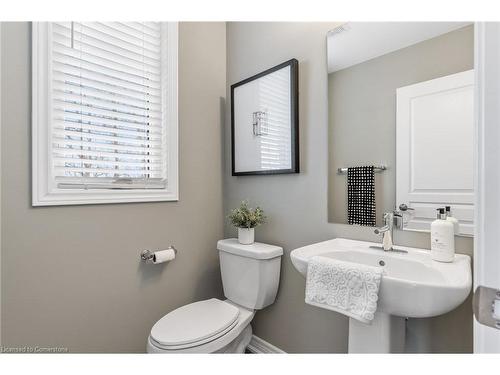 28 Pierre Trudeau Lane, Grimsby, ON - Indoor Photo Showing Bathroom