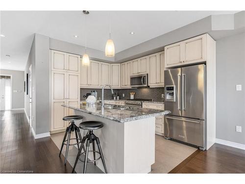 28 Pierre Trudeau Lane, Grimsby, ON - Indoor Photo Showing Kitchen With Upgraded Kitchen