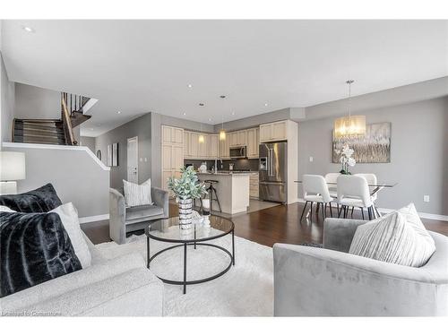 28 Pierre Trudeau Lane, Grimsby, ON - Indoor Photo Showing Living Room