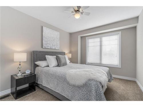 28 Pierre Trudeau Lane, Grimsby, ON - Indoor Photo Showing Bedroom