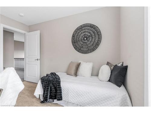 28 Pierre Trudeau Lane, Grimsby, ON - Indoor Photo Showing Bedroom