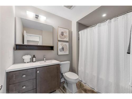 28 Pierre Trudeau Lane, Grimsby, ON - Indoor Photo Showing Bathroom