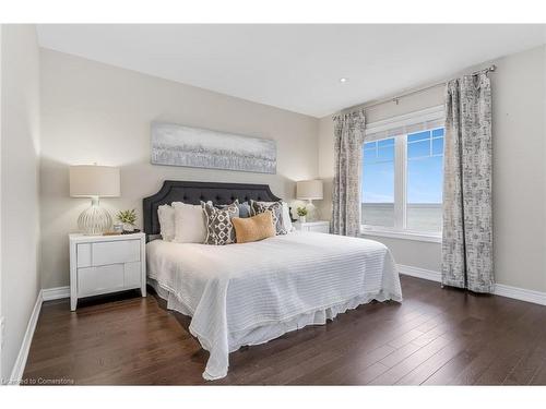 28 Pierre Trudeau Lane, Grimsby, ON - Indoor Photo Showing Bedroom