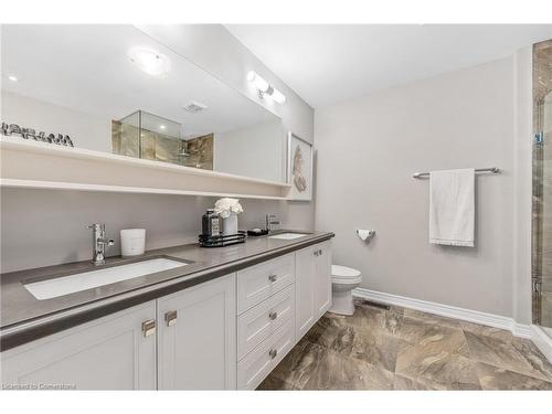 28 Pierre Trudeau Lane, Grimsby, ON - Indoor Photo Showing Bathroom