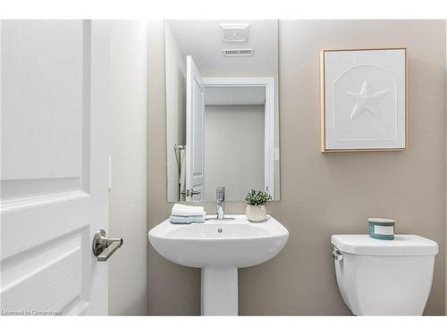 28 Pierre Trudeau Lane, Grimsby, ON - Indoor Photo Showing Bathroom