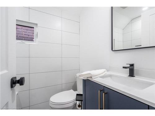 50 Whitfield Avenue, Hamilton, ON - Indoor Photo Showing Bathroom