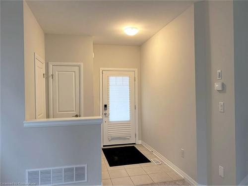 9320 White Oak Avenue, Niagara Falls, ON - Indoor Photo Showing Other Room