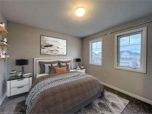 9320 White Oak Avenue, Niagara Falls, ON - Indoor Photo Showing Bedroom