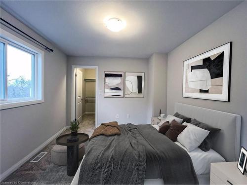 9320 White Oak Avenue, Niagara Falls, ON - Indoor Photo Showing Bedroom