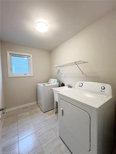 9320 White Oak Avenue, Niagara Falls, ON - Indoor Photo Showing Laundry Room