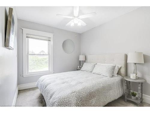 113 Kensington Avenue N, Hamilton, ON - Indoor Photo Showing Bedroom