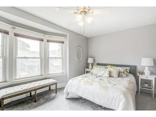 113 Kensington Avenue N, Hamilton, ON - Indoor Photo Showing Bedroom