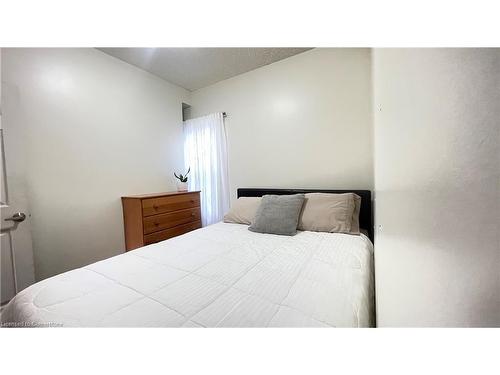 119 Superior Street, Brantford, ON - Indoor Photo Showing Bedroom