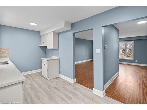 1480 Clinton Court, Burlington, ON - Indoor Photo Showing Kitchen