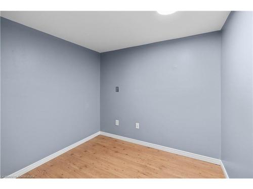 1480 Clinton Court, Burlington, ON - Indoor Photo Showing Other Room