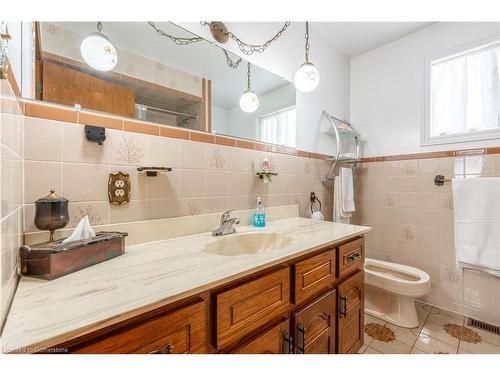 222 Wood Street E, Hamilton, ON - Indoor Photo Showing Bathroom