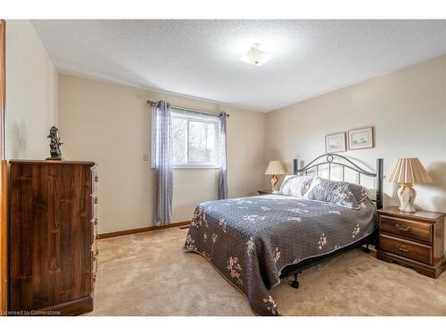 222 Wood Street E, Hamilton, ON - Indoor Photo Showing Bedroom