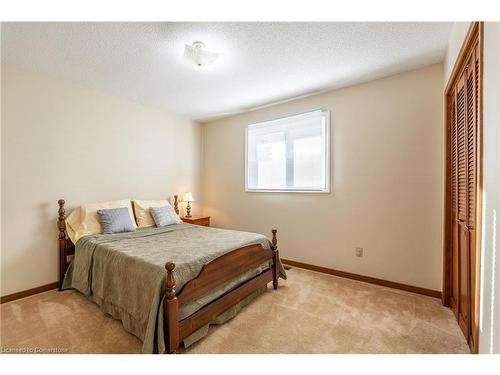 222 Wood Street E, Hamilton, ON - Indoor Photo Showing Bedroom