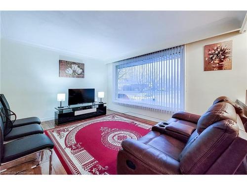 160 Bendamere Avenue, Hamilton, ON - Indoor Photo Showing Living Room