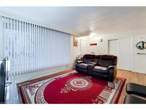 160 Bendamere Avenue, Hamilton, ON - Indoor Photo Showing Living Room