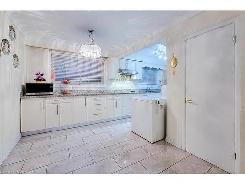 160 Bendamere Avenue, Hamilton, ON - Indoor Photo Showing Kitchen